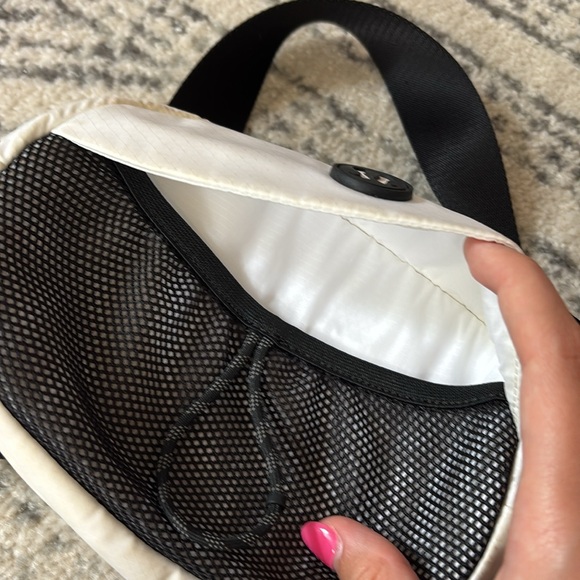 lululemon take it on belt bag - Picture 7 of 9